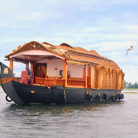 Lake Palace Trivandrum Vettutura Exterior foto