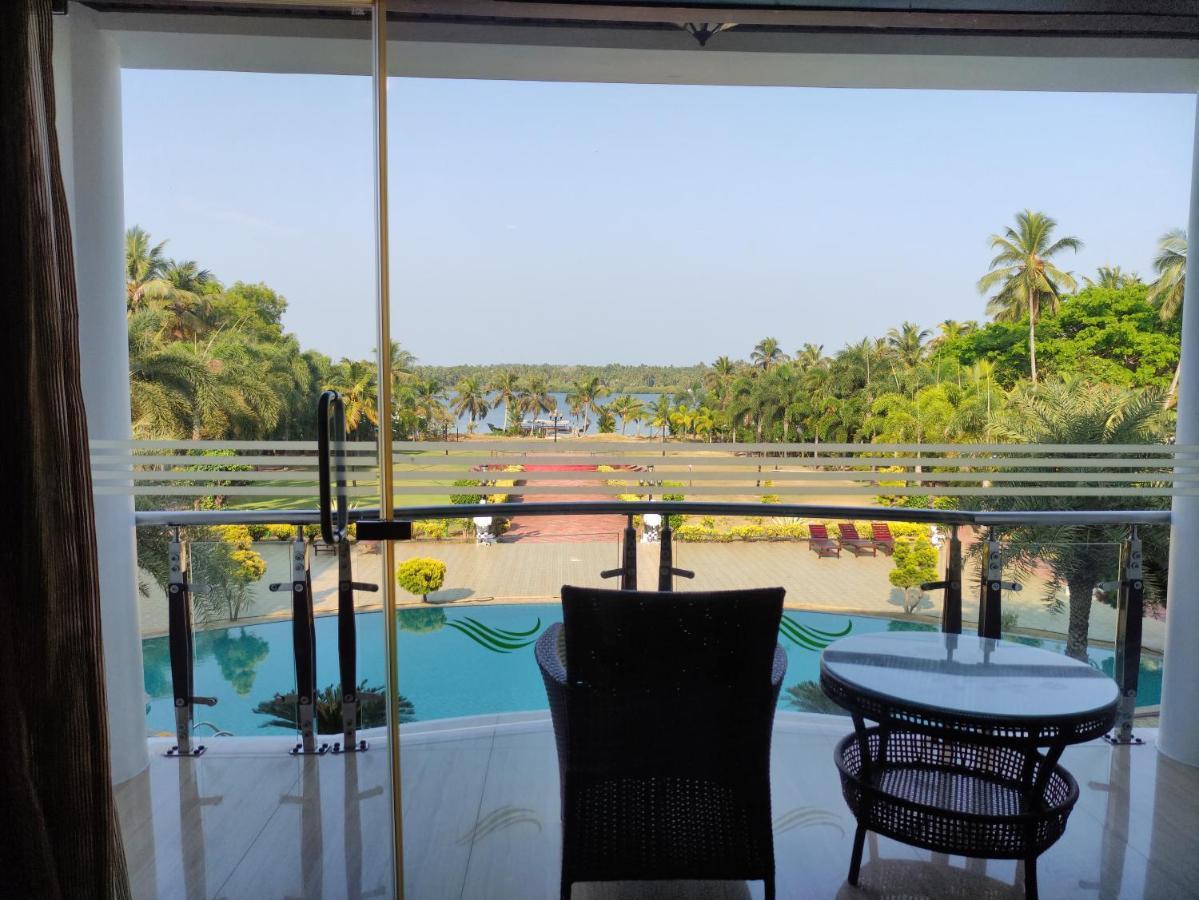 Lake Palace Trivandrum Vettutura Exterior foto