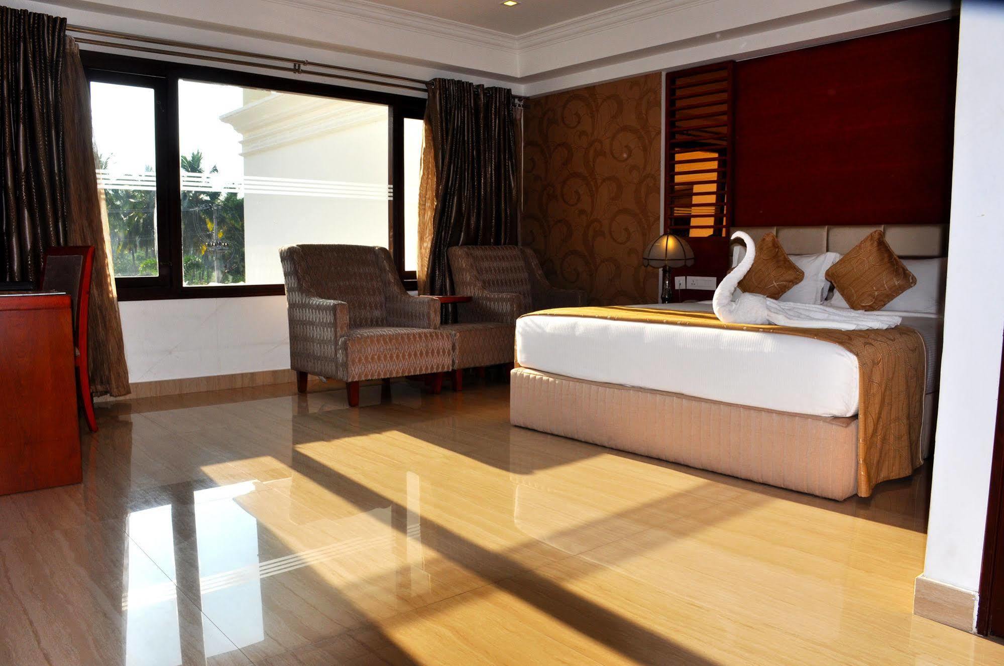 Lake Palace Trivandrum Vettutura Exterior foto