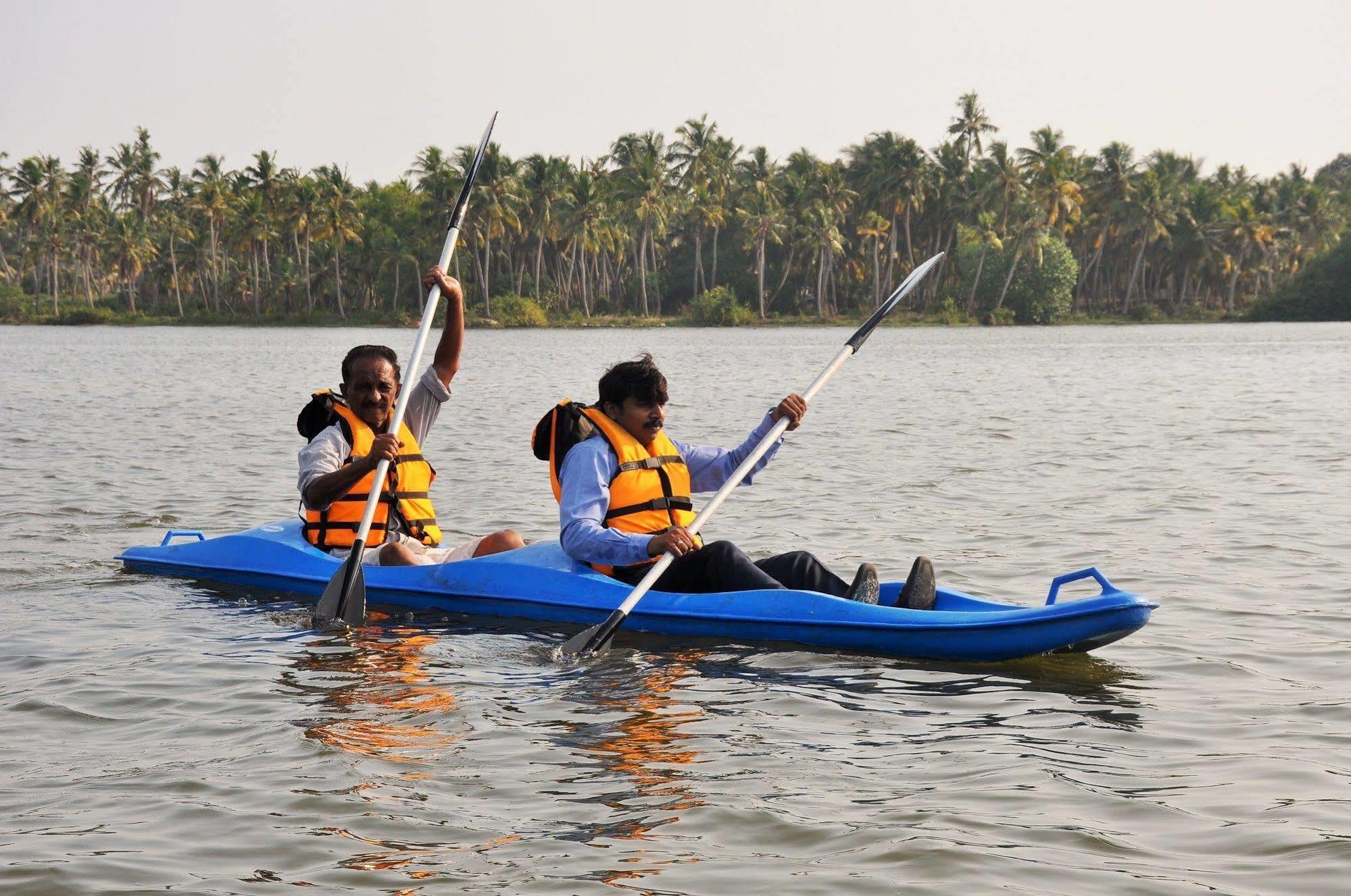 Lake Palace Trivandrum Vettutura Exterior foto