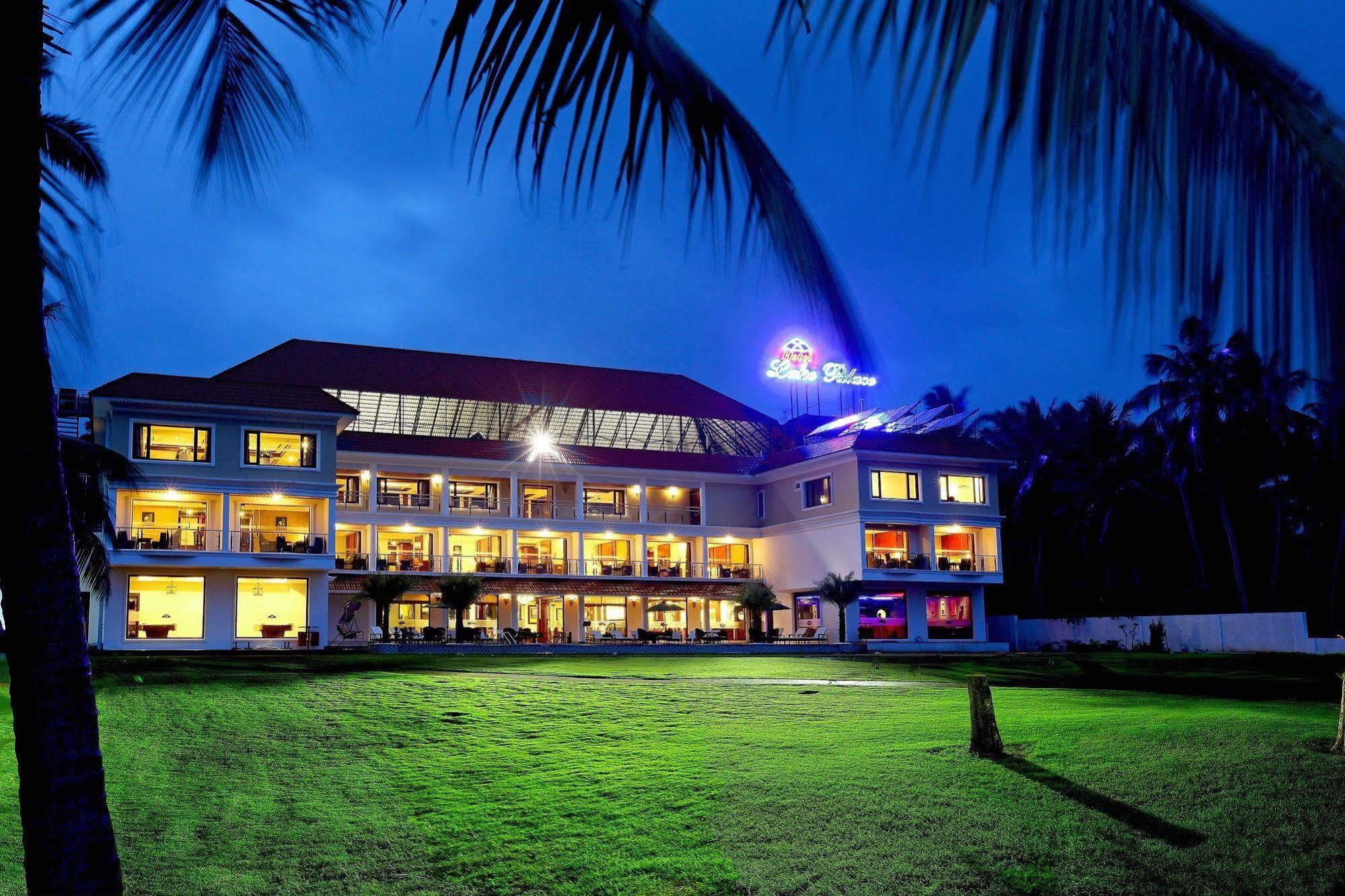 Lake Palace Trivandrum Vettutura Exterior foto